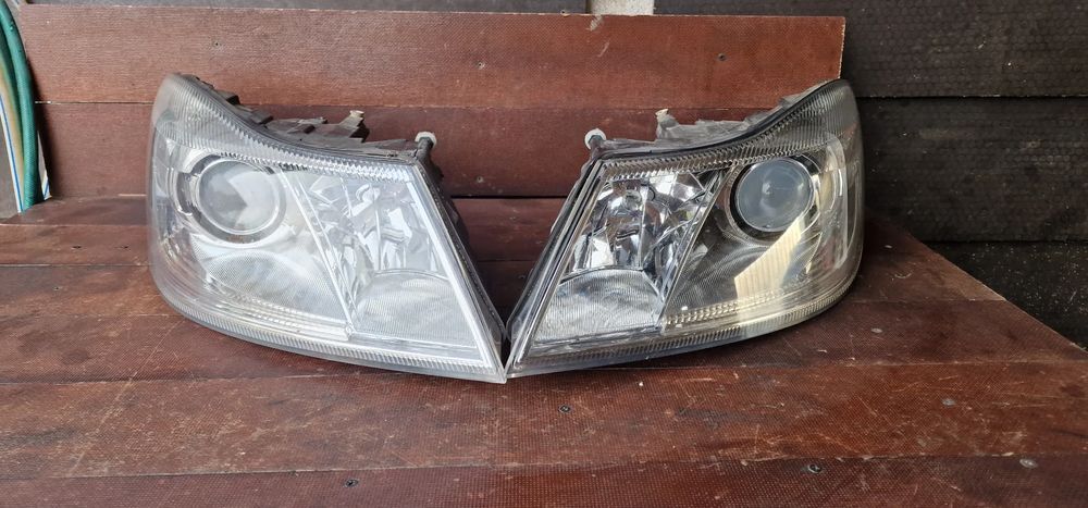 lampa przód przednia prawa/lewa bi-xenon skrętny skoda octavia ii lift