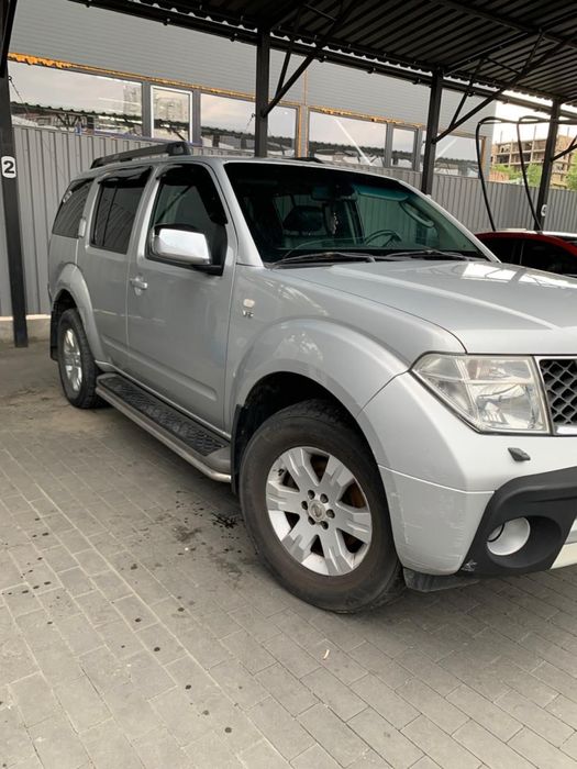 NISSAN Pathfinder 4.0 V-6 2007 р. 7 місць