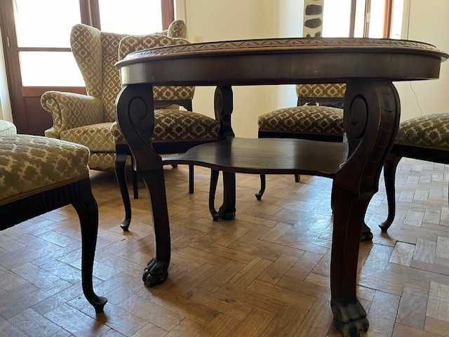 Bom conjunto clássico! mesa&cadeiras, poltrona e sofá no mesmo estilo