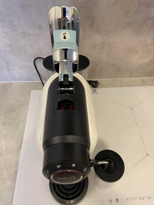 Ekspres do kawy na kapsułki Delta Q Milk Qool Evolution