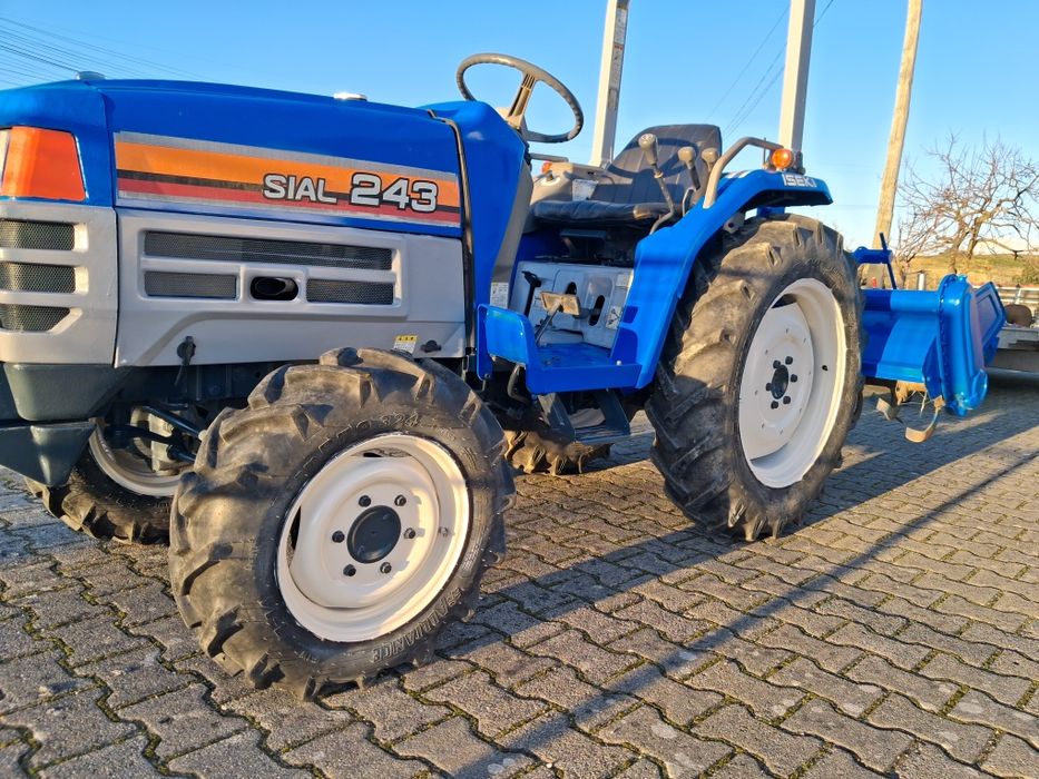 Trator Iseki Sial 243 com direcção assistida