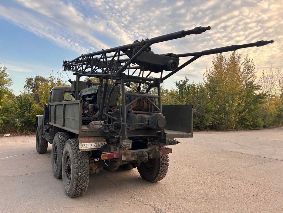 Бурова установка на базі ЗИЛ 131