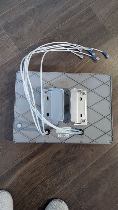 Антена Cisco AIR-ANT25137NP-R=

2.4 GHz 13 dBi/5 GHz 7 dBi 802.11n

D