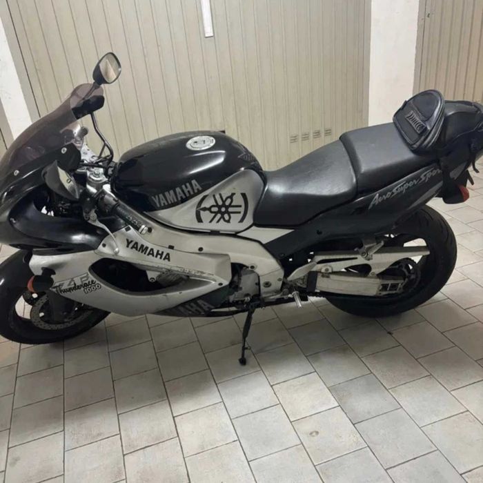 Yamaha YZF  thunderace 1000 aceito retoma