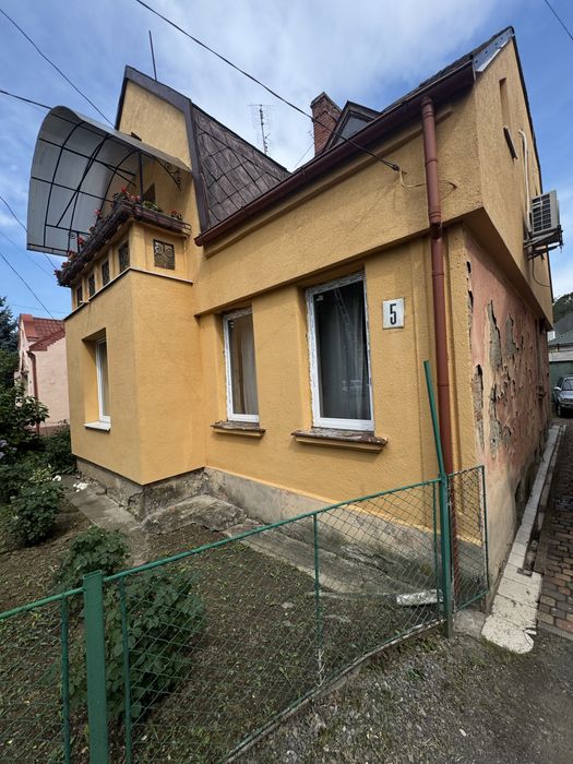 Продаж: частини будинку   з гаражем у центрі Ужгорода терміново