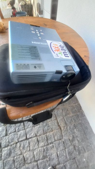 Projector Mitsubishi modelo XD50U