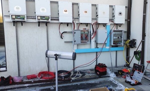 Deye монтаж сонячних панелей , сонячнi панелі станцій сес iнвертор