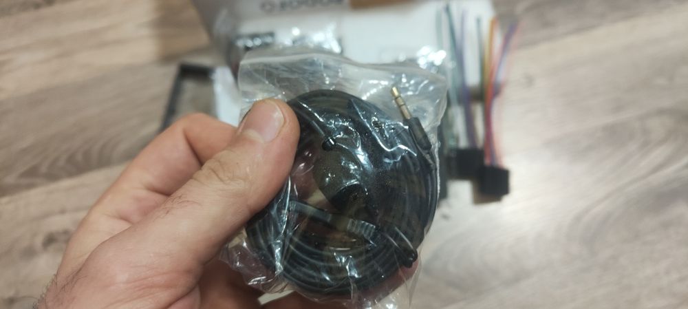 Магнітола 1DIN з висувним екраном 7" + Камера заднього виду + Мікрофон