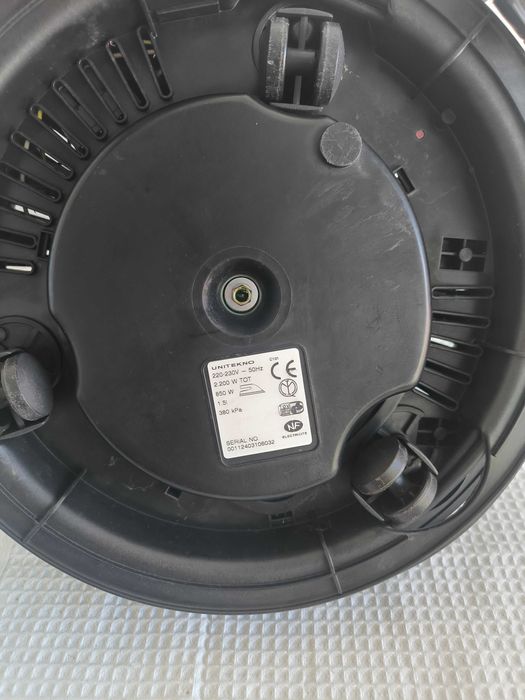 Sistema de Limpeza a Vapor e Aspiração Unitekno 703 com Acessórios e Ferro