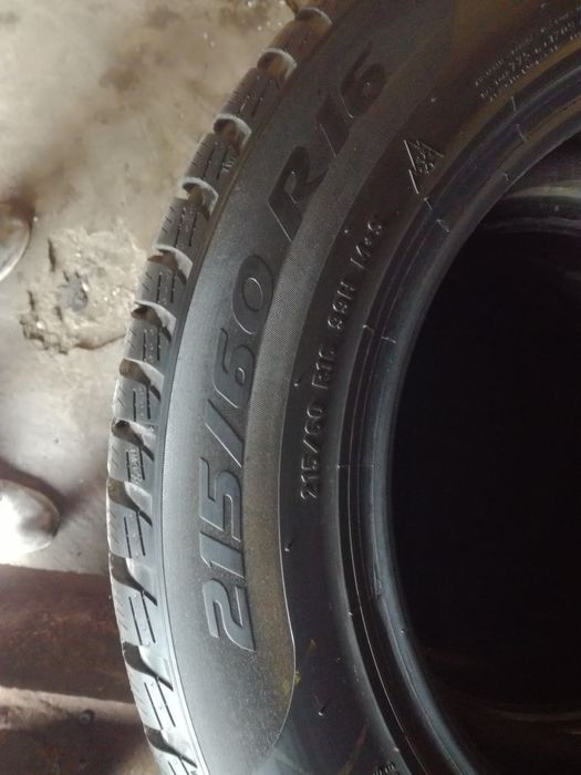 Продам пару резини R16 215/60