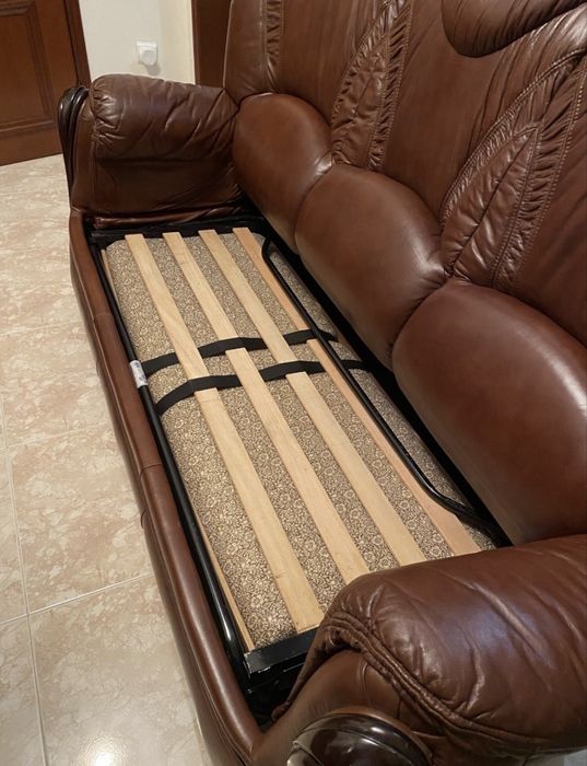 Sofá cama de couro clássico em excelente estado - 3 lugares