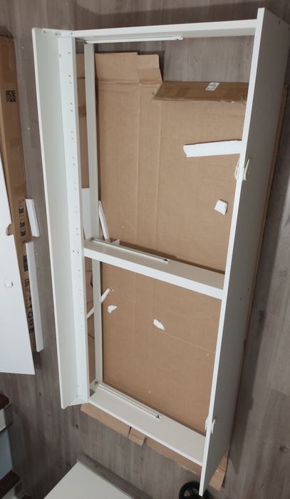 Cama Ikea com arrumação