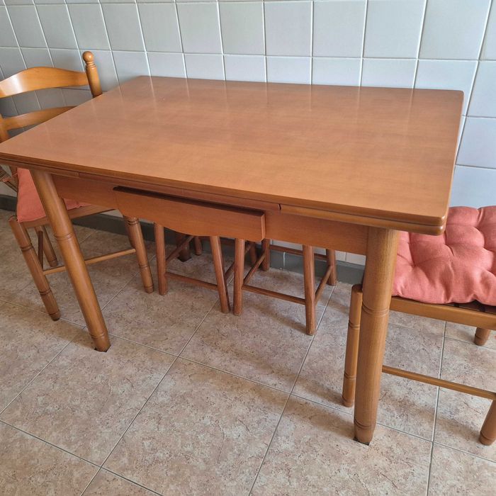Mesa cozinha e cadeiras