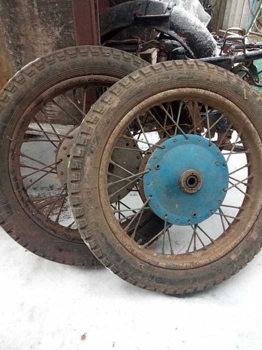 Мотошина і колеса