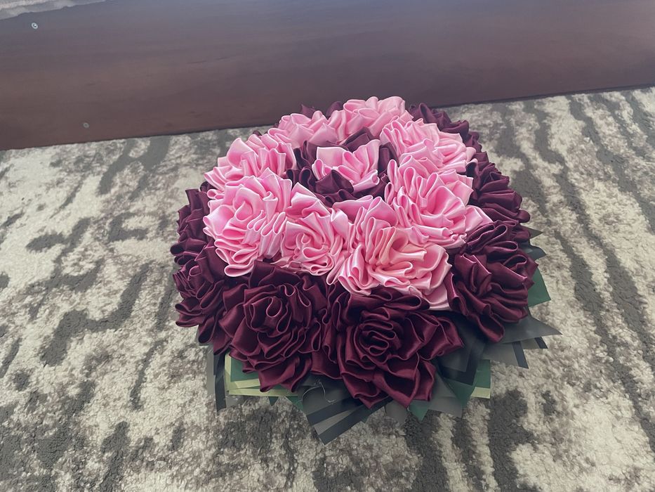 Букет з атласних стрічок.