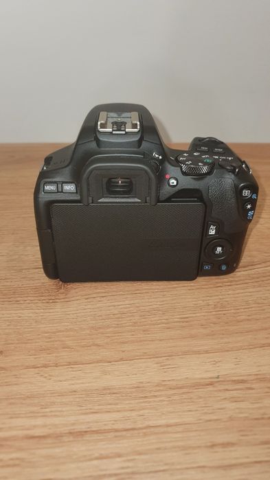 Câmera DSLR Canon 250D basicamente NOVA