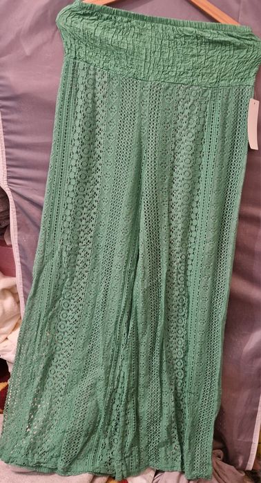 Vendo calças de renda novas