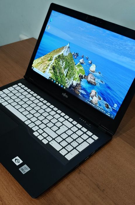 Fujitsu U7510; 7U15A1"15.6""FullHD" ОЗУ-8gb,SSD256gb