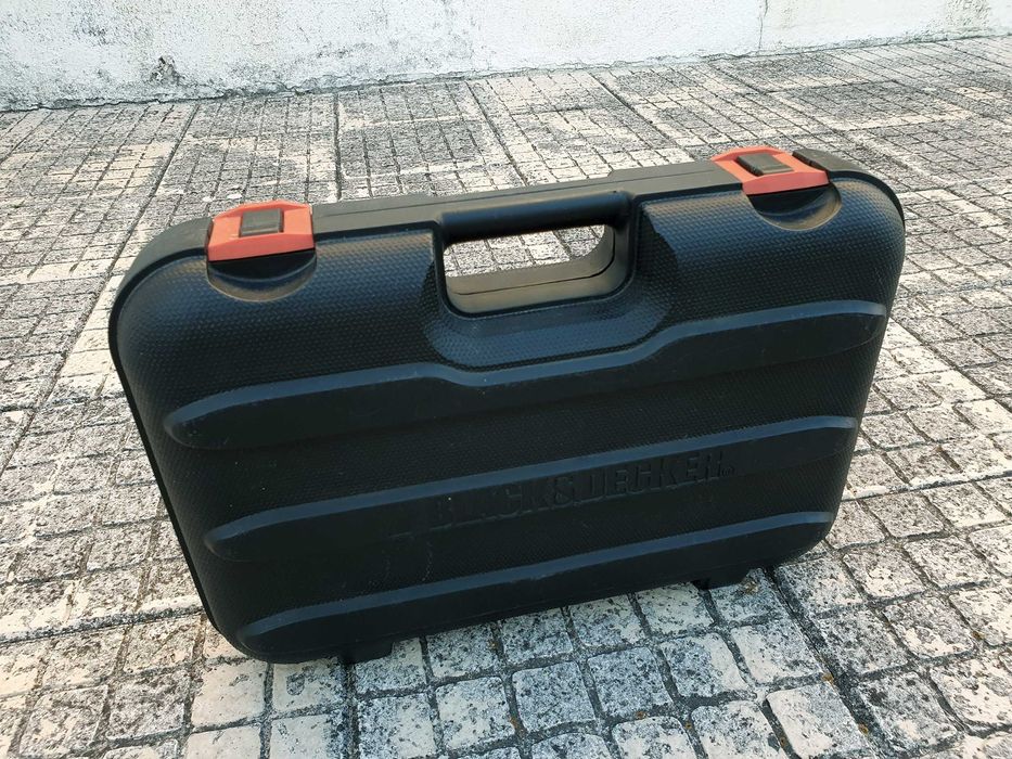 Berbequim / martelo sds Black Decker modelo KD860 com a mala