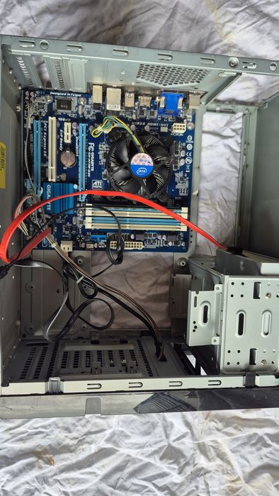 komputer Płyta Główna GigaByte GA-H77M-D3H 4gb ram + i3-3225