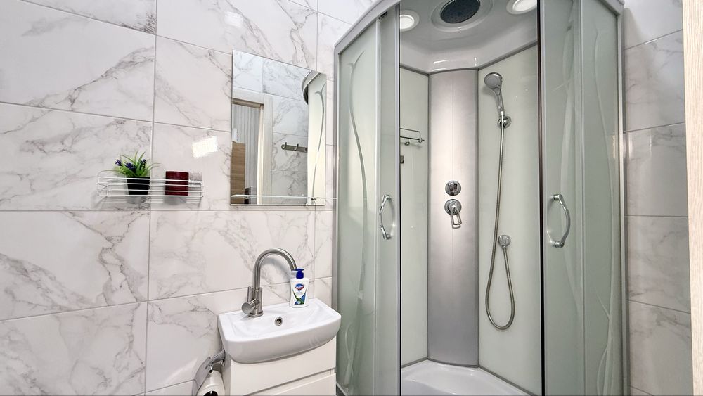 Студія подобово біля набережної/ метро Левада