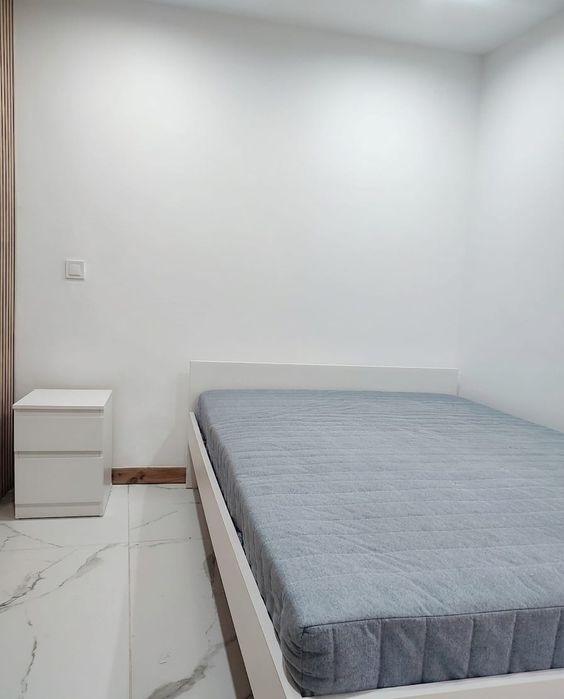 Aluga se moradia T2 remodelada mobilada com água e luz incluida