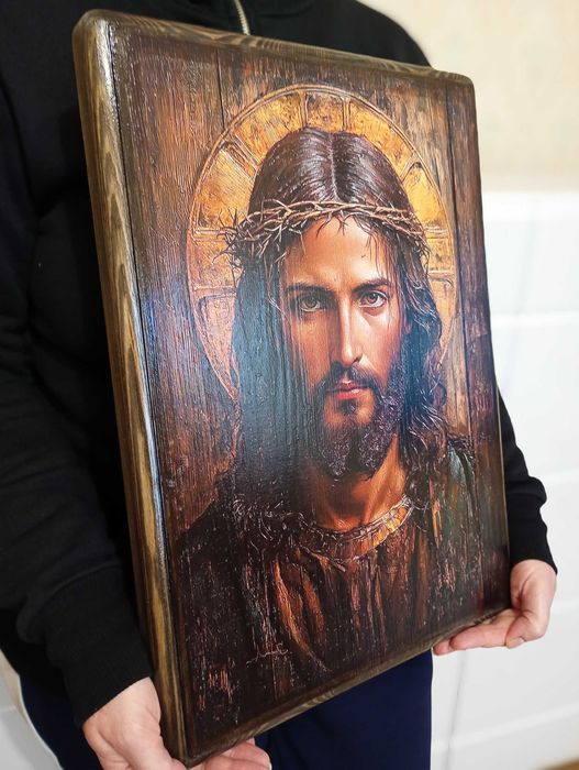 Образ Ісуса Христа на дереві