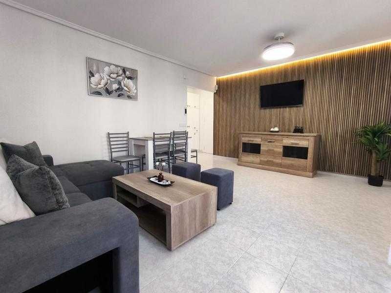 Studio po remoncie, balkon, baseny – Torrevieja