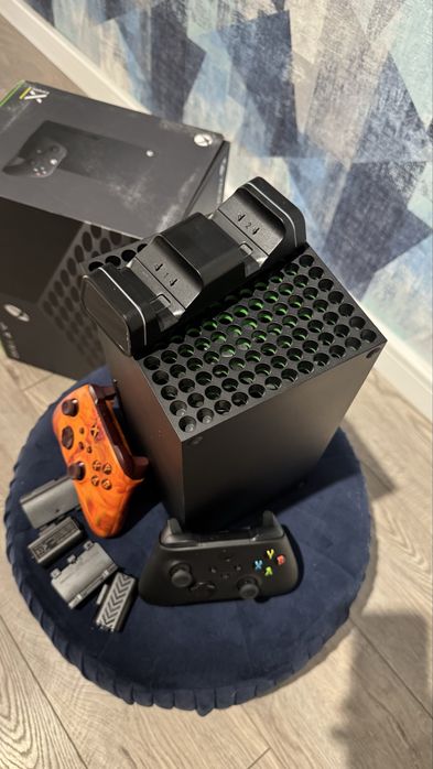Комплект Xbox Series X 1TB + 2 геймпади (Fire Vapor) + Зарядна станція DOBE