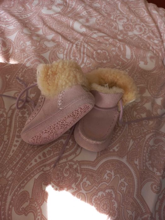 Botinhas peludas para menina