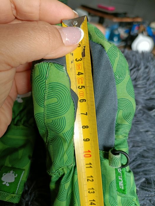 Zielone rękawiczki jednopalczaste Bula na ok 1 rok śnieg zima sanki