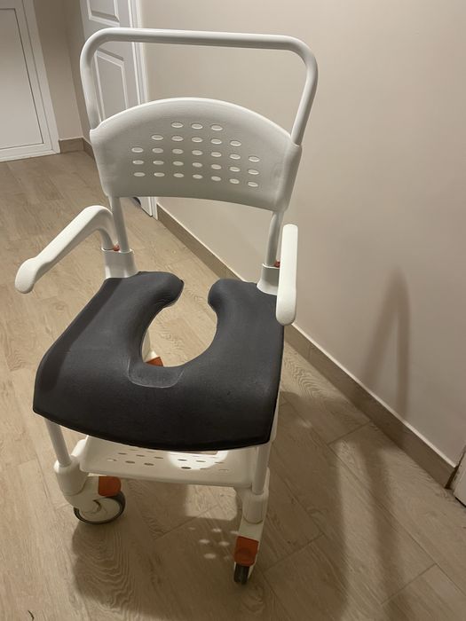 Wózek toaletowo prysznicowy