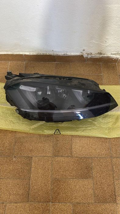 Vendo farois do golf mais grelha farois originais e novos so usar comp