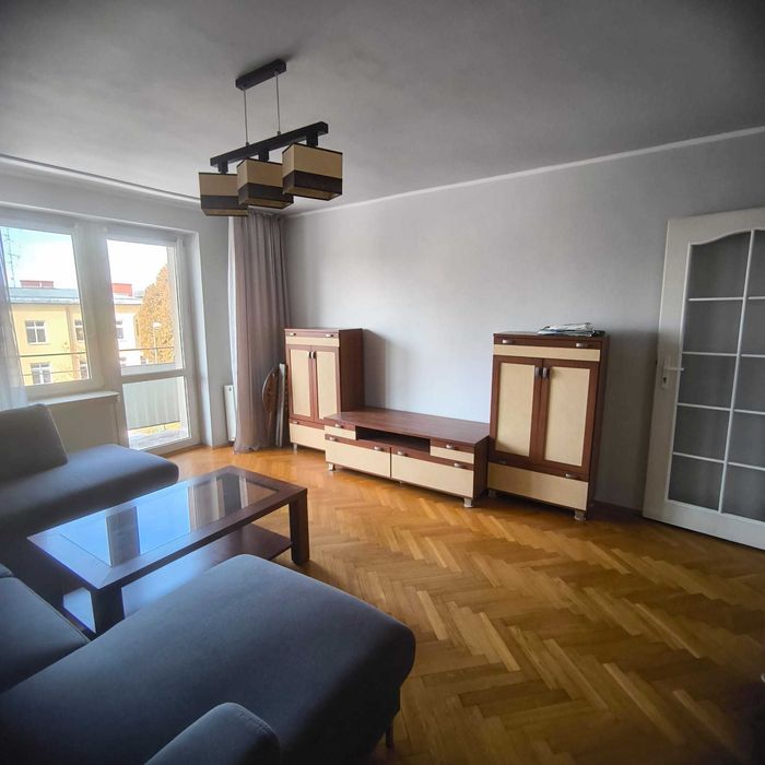 Mieszkanie 51 m² 2 pokoje, kuchnia, balkon, blisko UM