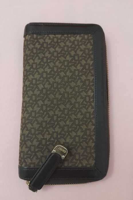 Portfólio DKNY muito bom estado