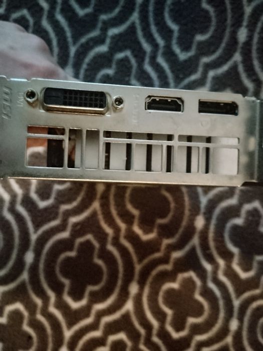 Відеокарта 1660ti  старого випуску видає на зображенні артефакти
