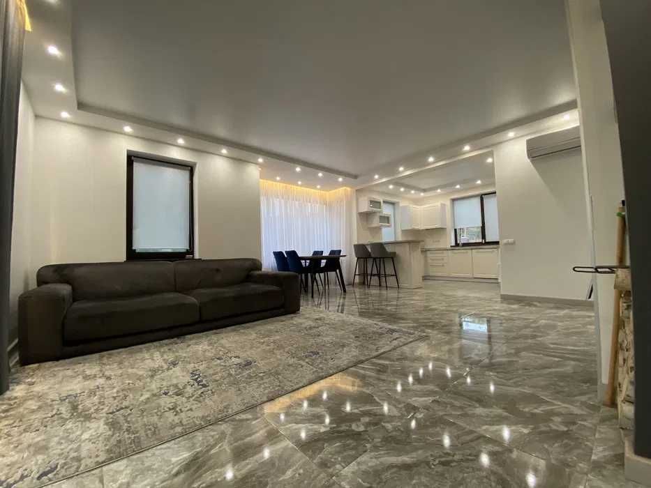 Теплий будинок біля лісу річки та Київського моря без %