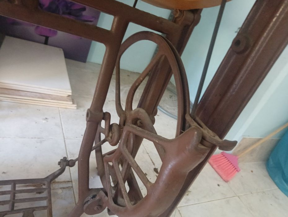 Máquina de Costura Singer