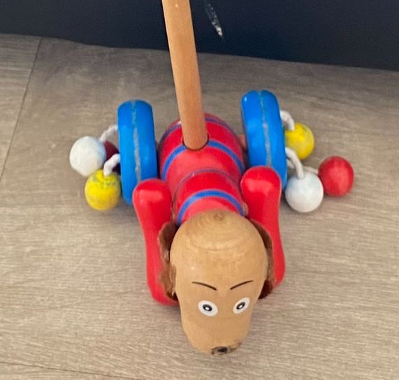 Toy makes sound when walking