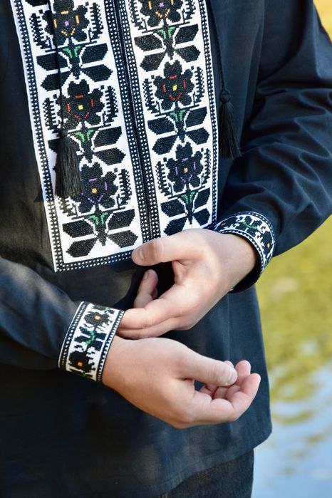 Борщівська чоловіча вишиванка з білою вишивкою