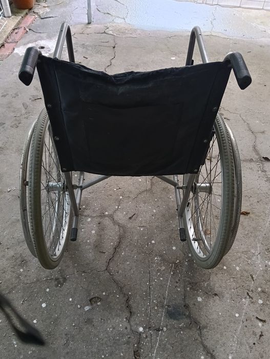 Cadeira de rodas usada
