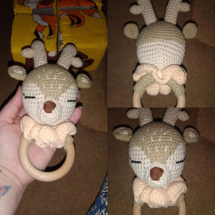 Вязанный грызунок погремушка