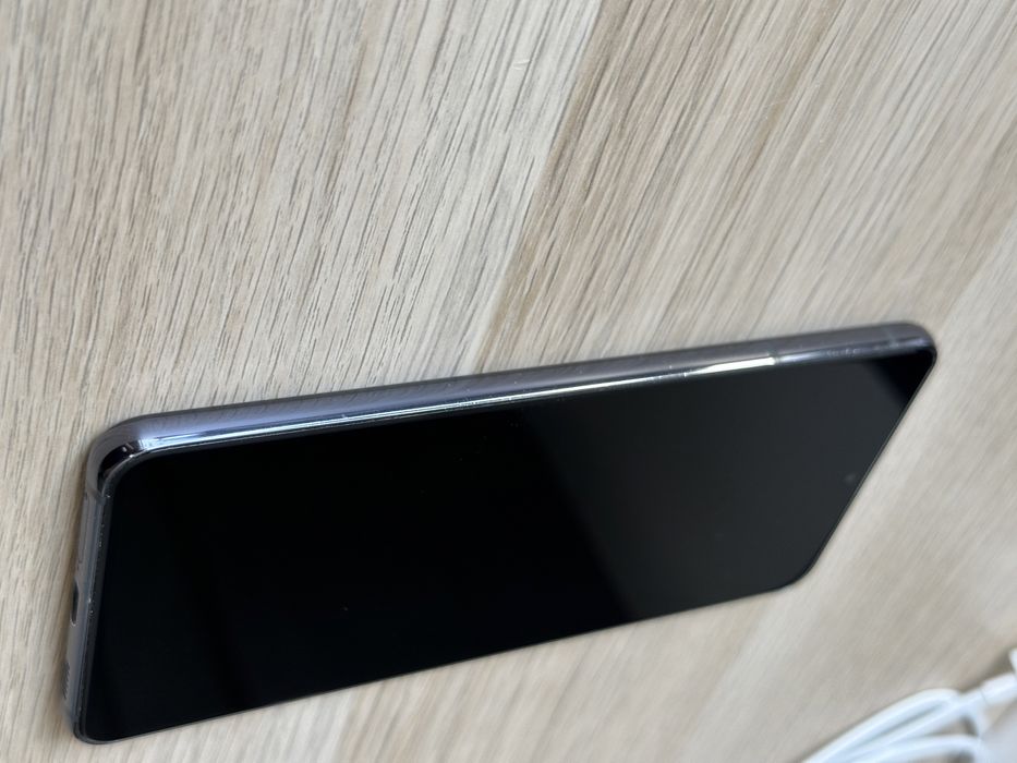 Samsung Galaxy S21 - stan bardzo dobry