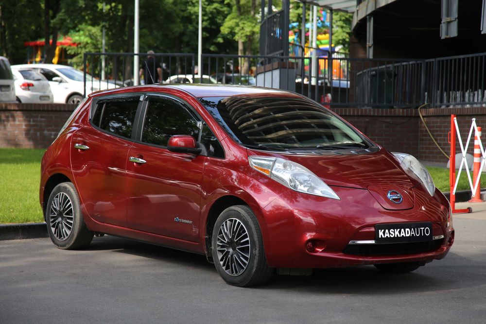 Продам Nissan Leaf