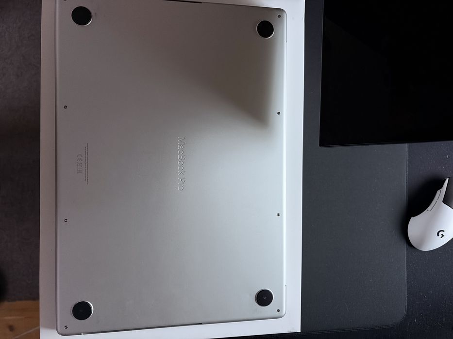 Macbook m4pro 16 cali