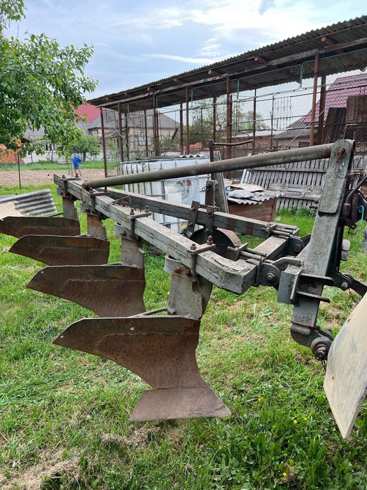 Плуг  4х25 корпусний