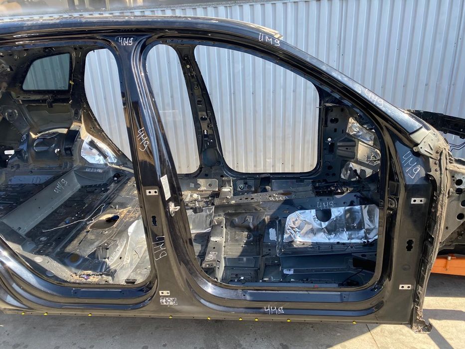 Кузов Четверть Передня Задня Ліва Права Ланжерон  Audi Q7 4M Ауди кю7