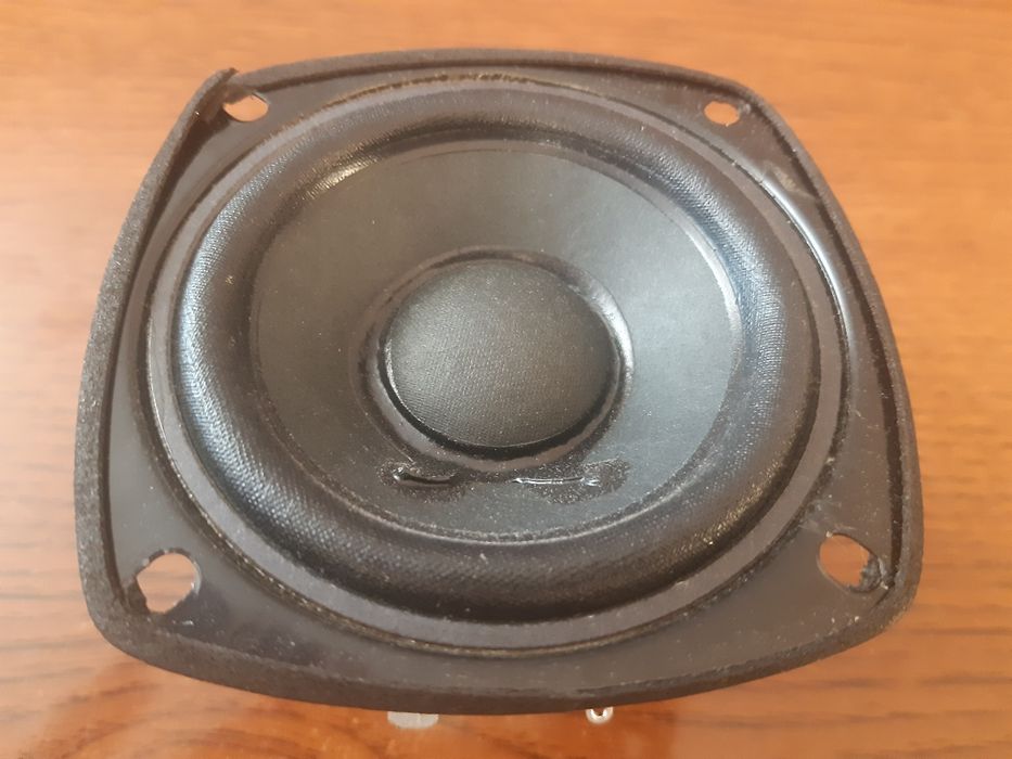 Głośnik firmy LG EAR o mocy 65W