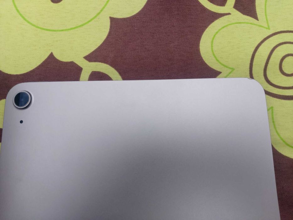 iPad Air 11 M2 128gb Сірий, 2 царапинки, майже новий, 135 перезарядів