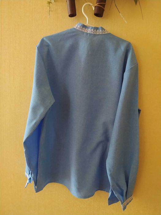 Чоловіча вишиванка блакитно- біла під джинс Зірка Mertzka 50 р